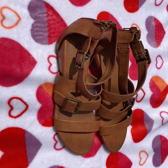 EURO SOFT SANDALS - Picture 2 of 5